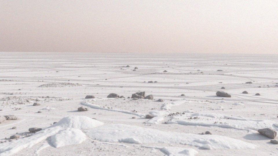 Jakie znaczenie mają czapy polarne dla temperatury na Marsie?