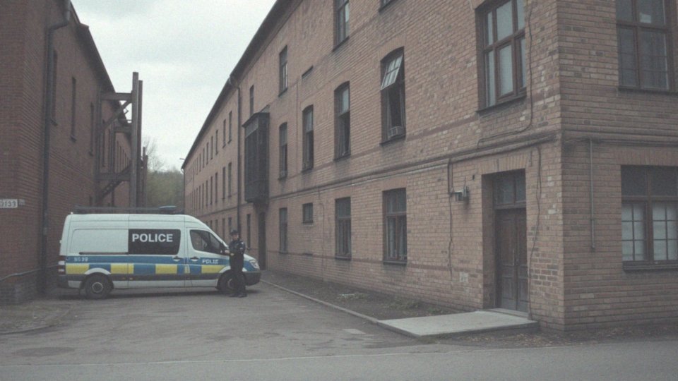 Jakie działania podejmuje policja w celu zwalczania produkcji amfetaminy?